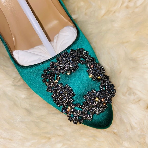 New with box authentic Manolo Blahnik hangisi heels - Picture 11 of 16